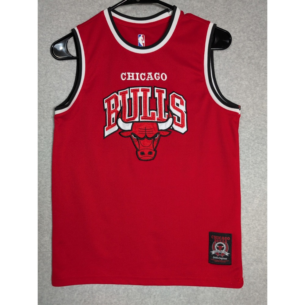 NBA Chicago Bulls Youth Red Basketball Jersey Size 14-16 Large Embroidered Logo